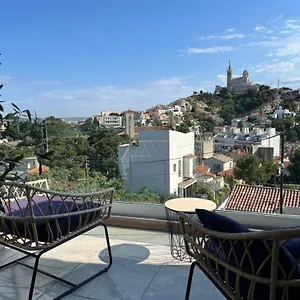 https://les-balcons-du-roucas-blanc.fr-provencehotel.com